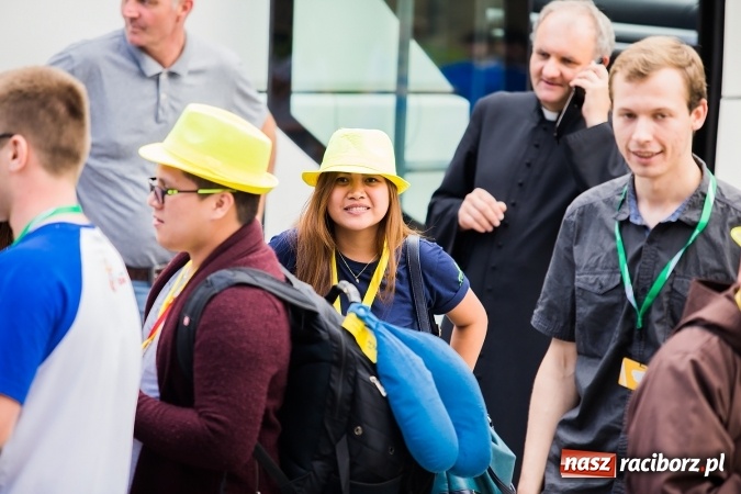 Zdjęcie w galerii na portalu naszraciborz.pl: Z Bahrajnu do Raciborza. Pielgrzymi przyjeżdżają na Światowe Dni Młodzieży wiadomości z regionu