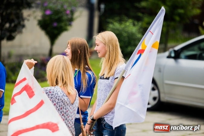 Zdjęcie w galerii na portalu naszraciborz.pl: Z Bahrajnu do Raciborza. Pielgrzymi przyjeżdżają na Światowe Dni Młodzieży wiadomości z regionu