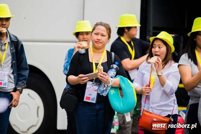 Zdjęcie w galerii na portalu naszraciborz.pl: Z Bahrajnu do Raciborza. Pielgrzymi przyjeżdżają na Światowe Dni Młodzieży wiadomości z regionu