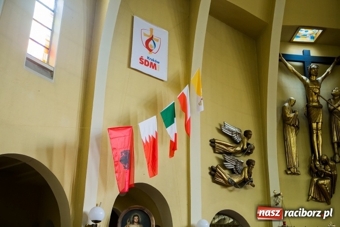 Zdjęcie w galerii na portalu naszraciborz.pl: Z Bahrajnu do Raciborza. Pielgrzymi przyjeżdżają na Światowe Dni Młodzieży wiadomości z regionu