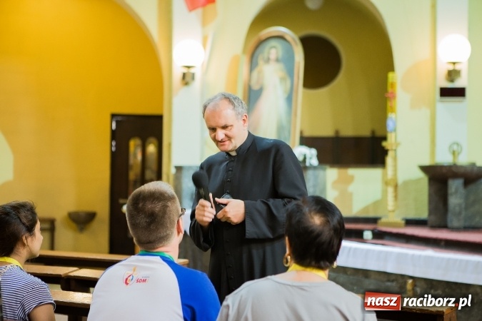 Zdjęcie w galerii na portalu naszraciborz.pl: Z Bahrajnu do Raciborza. Pielgrzymi przyjeżdżają na Światowe Dni Młodzieży wiadomości z regionu