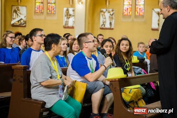Zdjęcie w galerii na portalu naszraciborz.pl: Z Bahrajnu do Raciborza. Pielgrzymi przyjeżdżają na Światowe Dni Młodzieży wiadomości z regionu