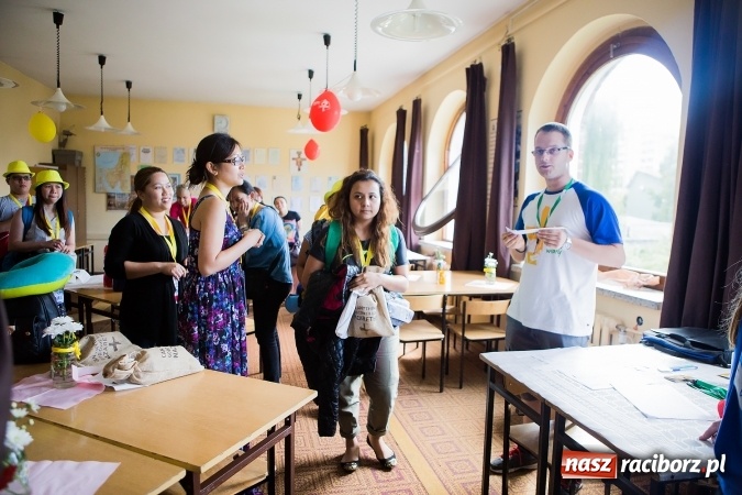 Zdjęcie w galerii na portalu naszraciborz.pl: Z Bahrajnu do Raciborza. Pielgrzymi przyjeżdżają na Światowe Dni Młodzieży wiadomości z regionu