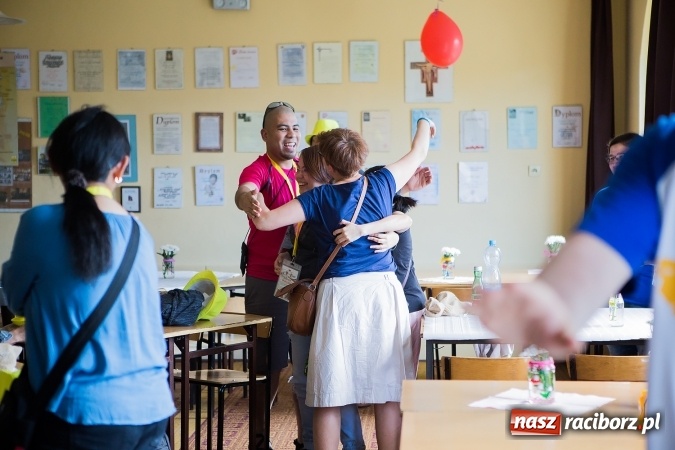 Zdjęcie w galerii na portalu naszraciborz.pl: Z Bahrajnu do Raciborza. Pielgrzymi przyjeżdżają na Światowe Dni Młodzieży wiadomości z regionu