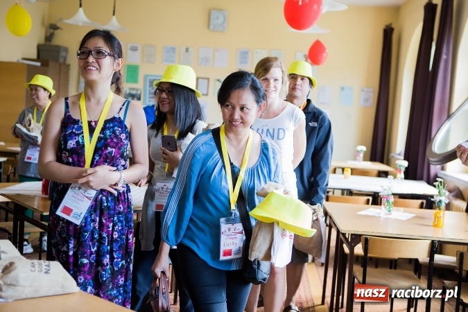 Zdjęcie w galerii na portalu naszraciborz.pl: Z Bahrajnu do Raciborza. Pielgrzymi przyjeżdżają na Światowe Dni Młodzieży wiadomości z regionu