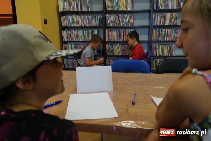 Zdjęcie w galerii na portalu naszraciborz.pl: O sztuce dziennikarskiej na zajęciach w Nędzy wiadomości z regionu