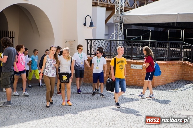 Zdjęcie w galerii na portalu naszraciborz.pl: Światowe Dni Młodzieży. Pielgrzymi biorą udział w Grze Miejskiej  wiadomości z regionu