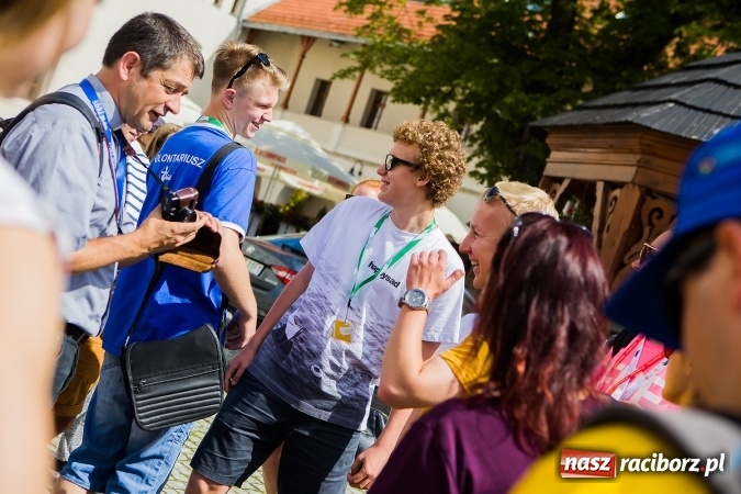 Zdjęcie w galerii na portalu naszraciborz.pl: Światowe Dni Młodzieży. Pielgrzymi biorą udział w Grze Miejskiej  wiadomości z regionu