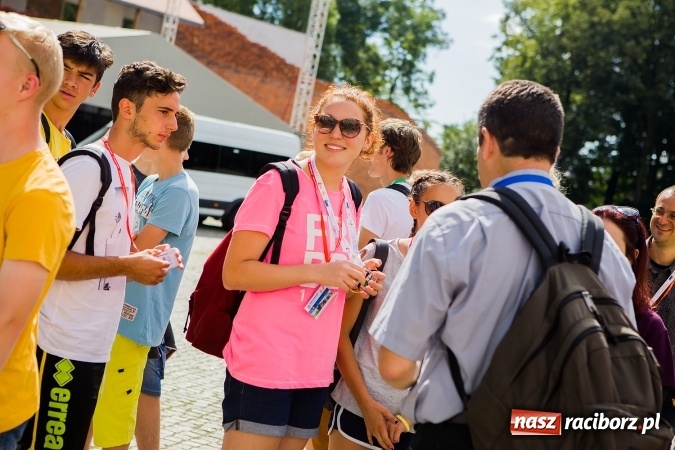 Zdjęcie w galerii na portalu naszraciborz.pl: Światowe Dni Młodzieży. Pielgrzymi biorą udział w Grze Miejskiej  wiadomości z regionu