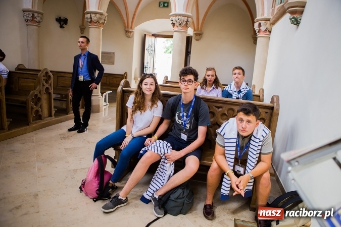 Zdjęcie w galerii na portalu naszraciborz.pl: Światowe Dni Młodzieży. Pielgrzymi biorą udział w Grze Miejskiej  wiadomości z regionu