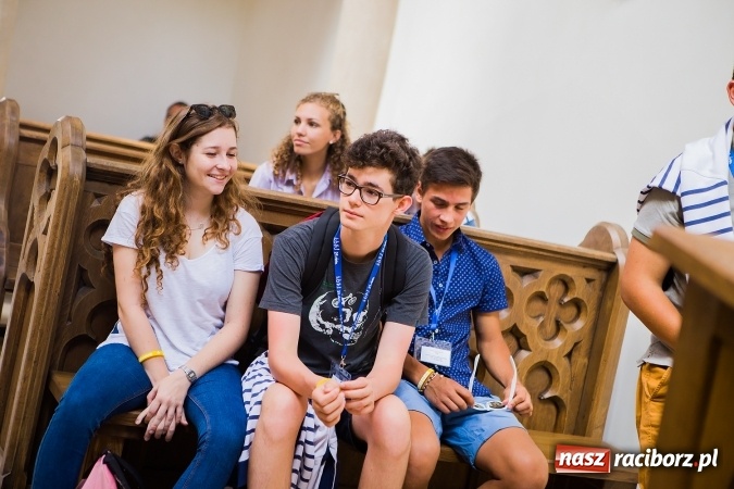 Zdjęcie w galerii na portalu naszraciborz.pl: Światowe Dni Młodzieży. Pielgrzymi biorą udział w Grze Miejskiej  wiadomości z regionu