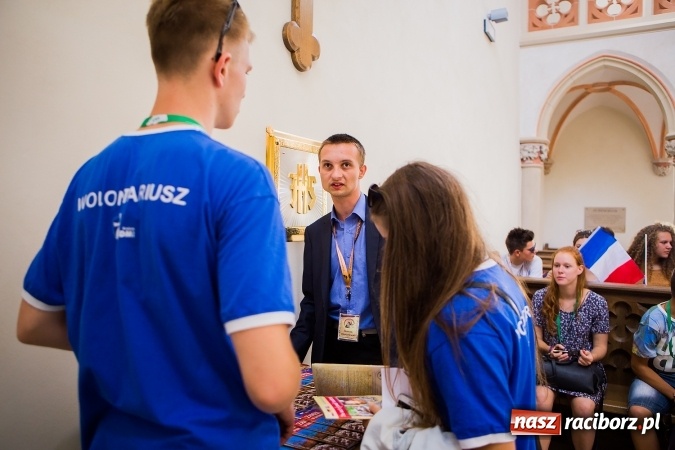 Zdjęcie w galerii na portalu naszraciborz.pl: Światowe Dni Młodzieży. Pielgrzymi biorą udział w Grze Miejskiej  wiadomości z regionu