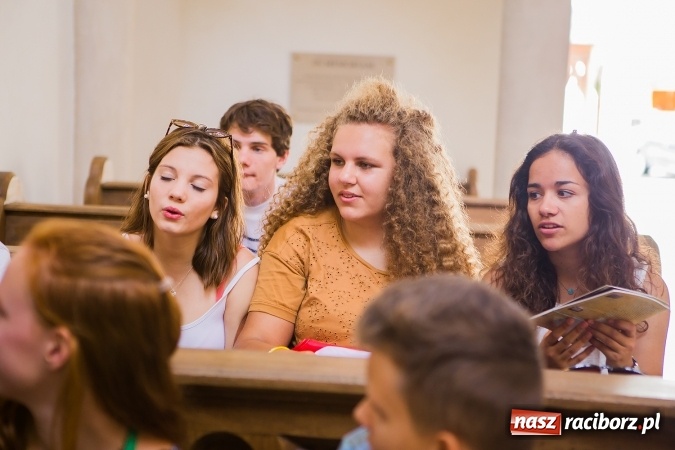 Zdjęcie w galerii na portalu naszraciborz.pl: Światowe Dni Młodzieży. Pielgrzymi biorą udział w Grze Miejskiej  wiadomości z regionu