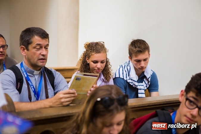 Zdjęcie w galerii na portalu naszraciborz.pl: Światowe Dni Młodzieży. Pielgrzymi biorą udział w Grze Miejskiej  wiadomości z regionu