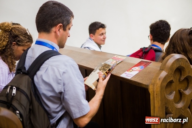 Zdjęcie w galerii na portalu naszraciborz.pl: Światowe Dni Młodzieży. Pielgrzymi biorą udział w Grze Miejskiej  wiadomości z regionu