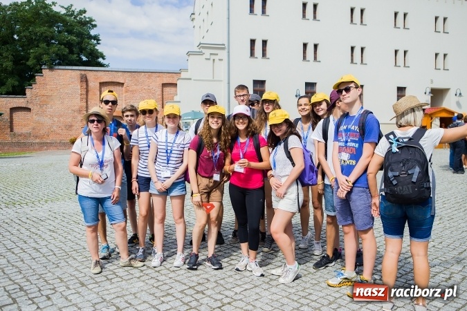 Zdjęcie w galerii na portalu naszraciborz.pl: Światowe Dni Młodzieży. Pielgrzymi biorą udział w Grze Miejskiej  wiadomości z regionu