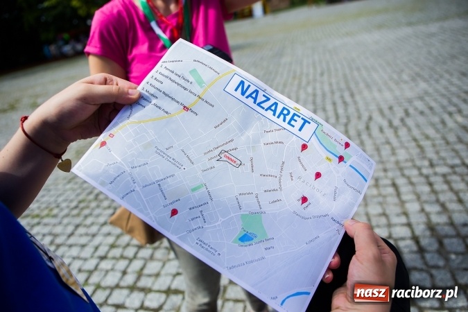 Zdjęcie w galerii na portalu naszraciborz.pl: Światowe Dni Młodzieży. Pielgrzymi biorą udział w Grze Miejskiej  wiadomości z regionu