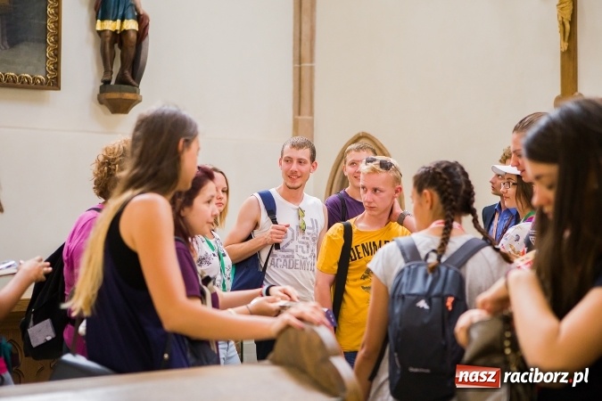 Zdjęcie w galerii na portalu naszraciborz.pl: Światowe Dni Młodzieży. Pielgrzymi biorą udział w Grze Miejskiej  wiadomości z regionu