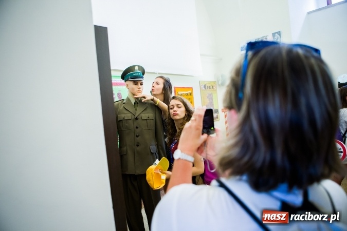 Zdjęcie w galerii na portalu naszraciborz.pl: Światowe Dni Młodzieży. Pielgrzymi biorą udział w Grze Miejskiej  wiadomości z regionu