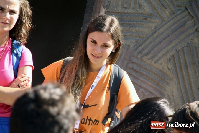 Zdjęcie w galerii na portalu naszraciborz.pl: Światowe Dni Młodzieży. Pielgrzymi biorą udział w Grze Miejskiej  wiadomości z regionu