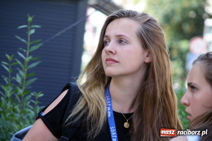 Zdjęcie w galerii na portalu naszraciborz.pl: Światowe Dni Młodzieży. Pielgrzymi biorą udział w Grze Miejskiej  wiadomości z regionu