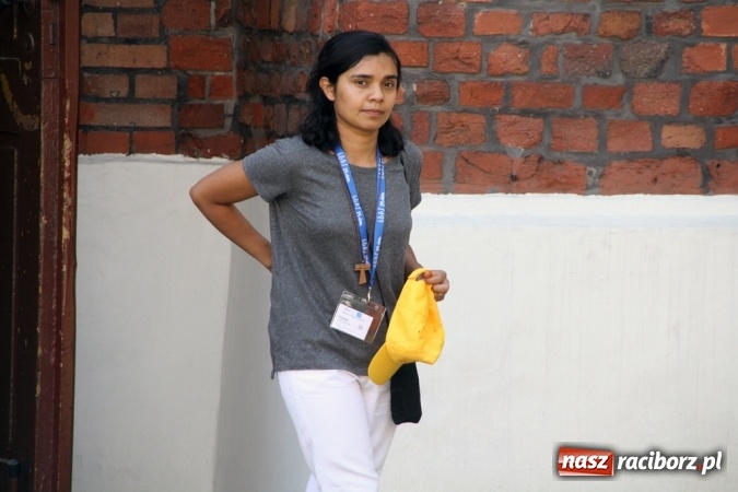 Zdjęcie w galerii na portalu naszraciborz.pl: Światowe Dni Młodzieży. Pielgrzymi biorą udział w Grze Miejskiej  wiadomości z regionu