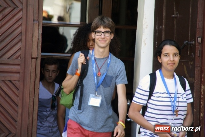 Zdjęcie w galerii na portalu naszraciborz.pl: Światowe Dni Młodzieży. Pielgrzymi biorą udział w Grze Miejskiej  wiadomości z regionu