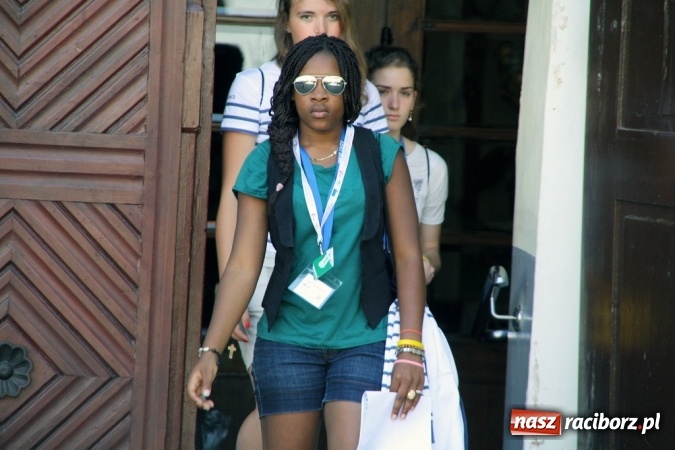 Zdjęcie w galerii na portalu naszraciborz.pl: Światowe Dni Młodzieży. Pielgrzymi biorą udział w Grze Miejskiej  wiadomości z regionu