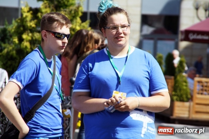 Zdjęcie w galerii na portalu naszraciborz.pl: Światowe Dni Młodzieży. Pielgrzymi biorą udział w Grze Miejskiej  wiadomości z regionu