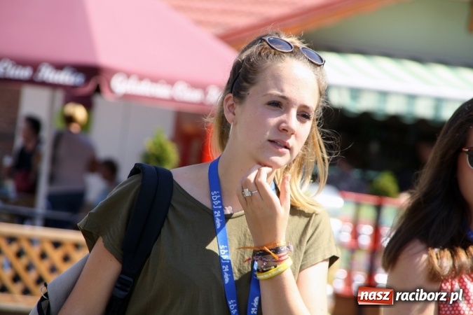 Zdjęcie w galerii na portalu naszraciborz.pl: Światowe Dni Młodzieży. Pielgrzymi biorą udział w Grze Miejskiej  wiadomości z regionu