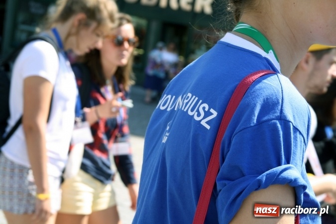 Zdjęcie w galerii na portalu naszraciborz.pl: Światowe Dni Młodzieży. Pielgrzymi biorą udział w Grze Miejskiej  wiadomości z regionu