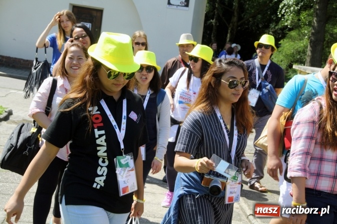 Zdjęcie w galerii na portalu naszraciborz.pl: Światowe Dni Młodzieży. Pielgrzymi biorą udział w Grze Miejskiej  wiadomości z regionu