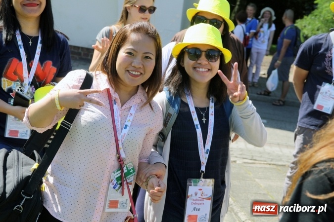 Zdjęcie w galerii na portalu naszraciborz.pl: Światowe Dni Młodzieży. Pielgrzymi biorą udział w Grze Miejskiej  wiadomości z regionu