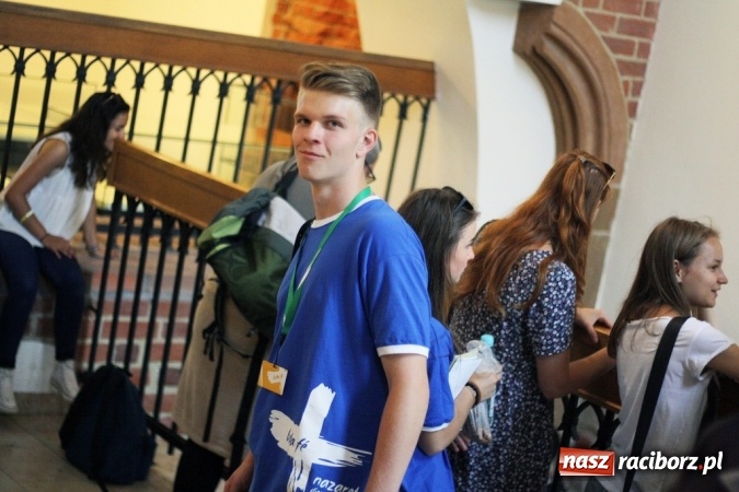 Zdjęcie w galerii na portalu naszraciborz.pl: Światowe Dni Młodzieży. Pielgrzymi biorą udział w Grze Miejskiej  wiadomości z regionu