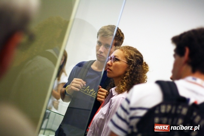 Zdjęcie w galerii na portalu naszraciborz.pl: Światowe Dni Młodzieży. Pielgrzymi biorą udział w Grze Miejskiej  wiadomości z regionu