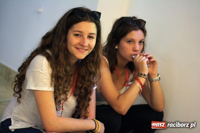 Zdjęcie w galerii na portalu naszraciborz.pl: Światowe Dni Młodzieży. Pielgrzymi biorą udział w Grze Miejskiej  wiadomości z regionu