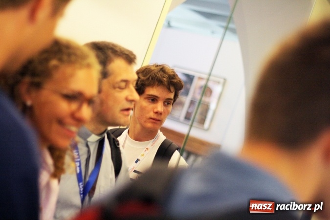 Zdjęcie w galerii na portalu naszraciborz.pl: Światowe Dni Młodzieży. Pielgrzymi biorą udział w Grze Miejskiej  wiadomości z regionu