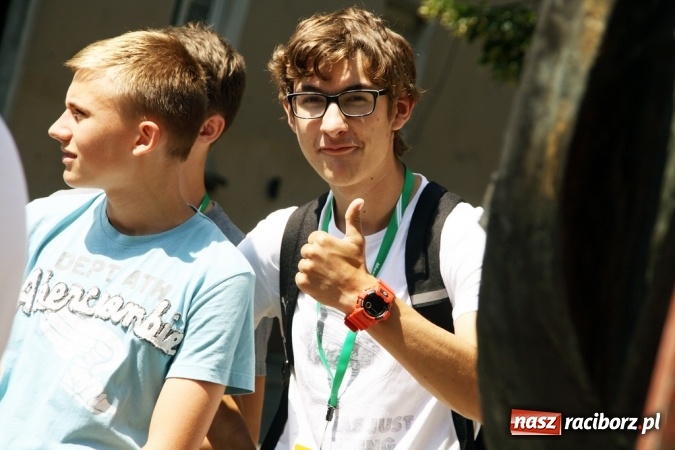 Zdjęcie w galerii na portalu naszraciborz.pl: Światowe Dni Młodzieży. Pielgrzymi biorą udział w Grze Miejskiej  wiadomości z regionu