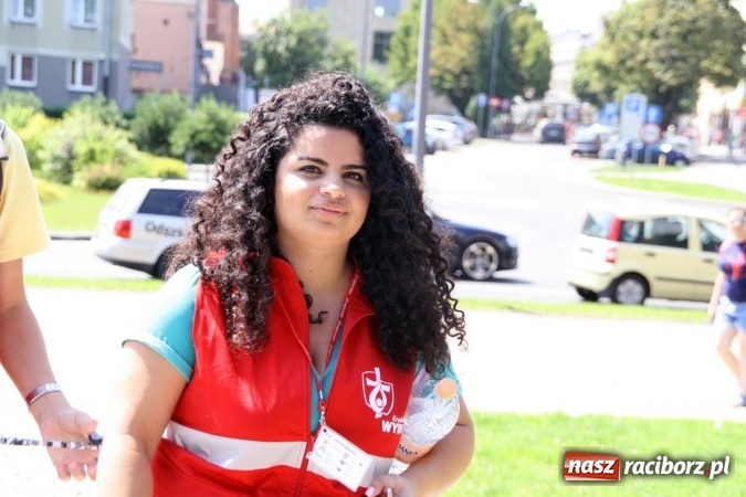 Zdjęcie w galerii na portalu naszraciborz.pl: Światowe Dni Młodzieży. Pielgrzymi biorą udział w Grze Miejskiej  wiadomości z regionu