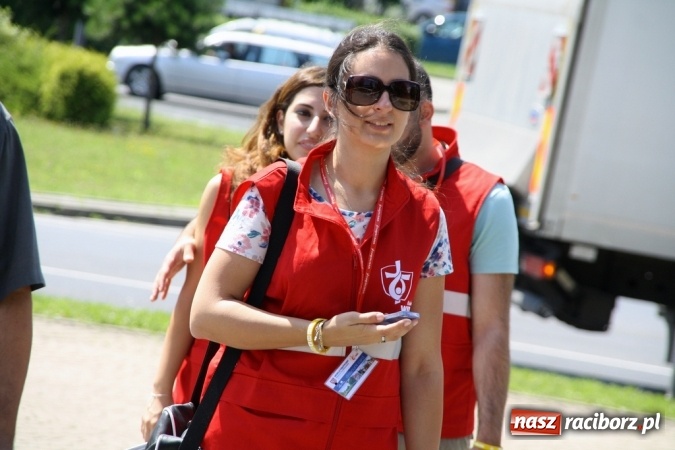 Zdjęcie w galerii na portalu naszraciborz.pl: Światowe Dni Młodzieży. Pielgrzymi biorą udział w Grze Miejskiej  wiadomości z regionu