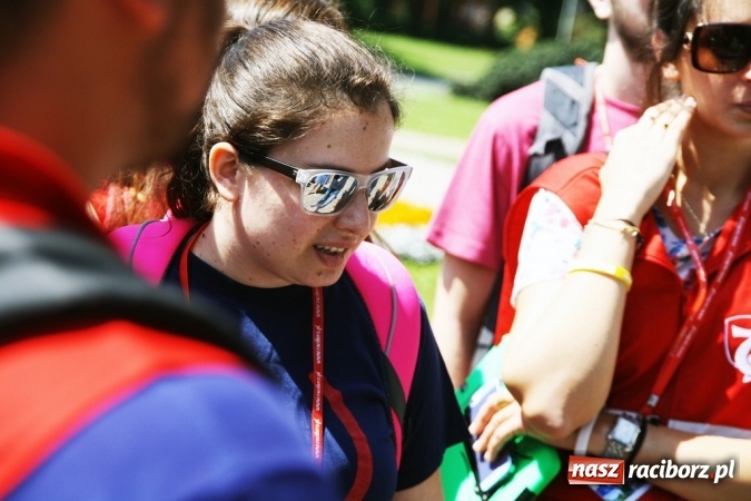 Zdjęcie w galerii na portalu naszraciborz.pl: Światowe Dni Młodzieży. Pielgrzymi biorą udział w Grze Miejskiej  wiadomości z regionu