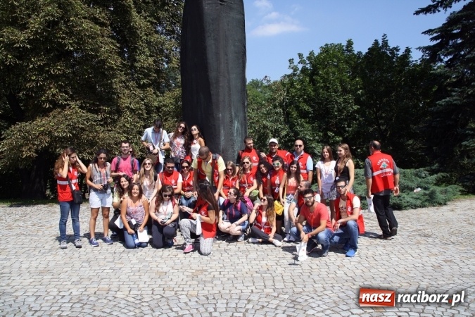 Zdjęcie w galerii na portalu naszraciborz.pl: Światowe Dni Młodzieży. Pielgrzymi biorą udział w Grze Miejskiej  wiadomości z regionu