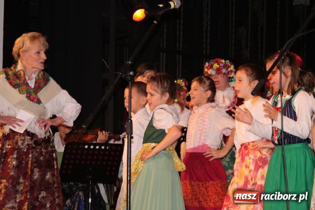 Zdjęcie w galerii na portalu naszraciborz.pl: Przy sobocie po robocie... wiadomości z regionu