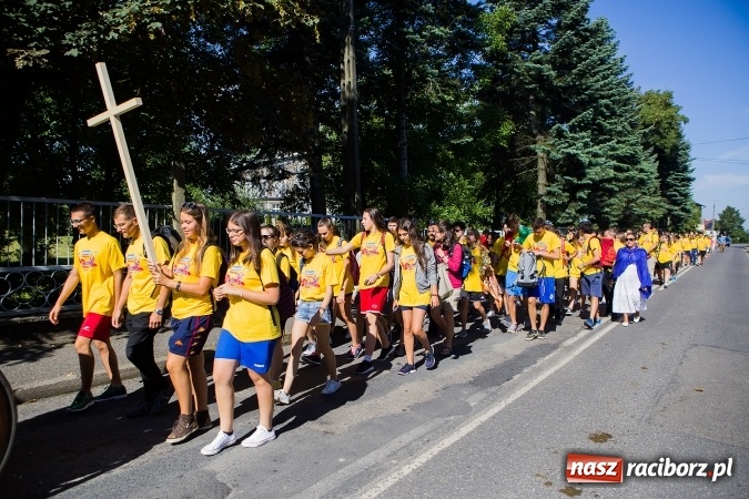 Zdjęcie w galerii na portalu naszraciborz.pl: Dekanat Pogrzebień powitał pielgrzymów Światowych Dni Młodzieży wiadomości z regionu