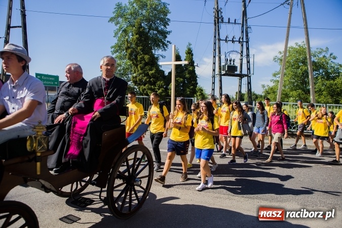Zdjęcie w galerii na portalu naszraciborz.pl: Dekanat Pogrzebień powitał pielgrzymów Światowych Dni Młodzieży wiadomości z regionu