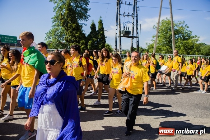 Zdjęcie w galerii na portalu naszraciborz.pl: Dekanat Pogrzebień powitał pielgrzymów Światowych Dni Młodzieży wiadomości z regionu