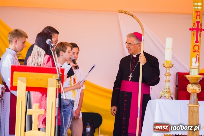 Zdjęcie w galerii na portalu naszraciborz.pl: Dekanat Pogrzebień powitał pielgrzymów Światowych Dni Młodzieży wiadomości z regionu