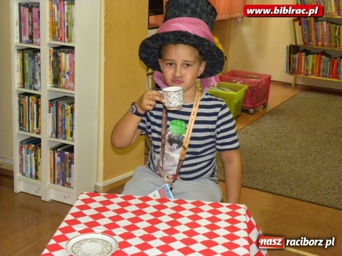 Zdjęcie w galerii na portalu naszraciborz.pl: Podróż do Krainy Czarów z raciborską biblioteką wiadomości z regionu