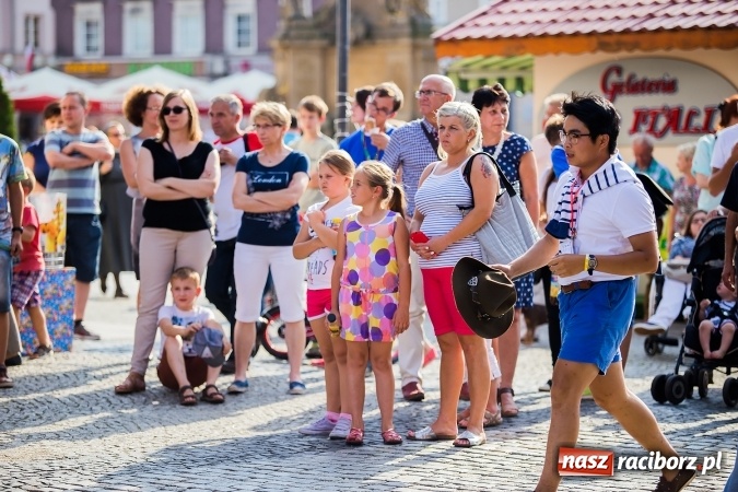 Zdjęcie w galerii na portalu naszraciborz.pl: ŚDM: Wiecz&oacute;r Kultury na placu Dominikańskim w Raciborzu wiadomości z regionu