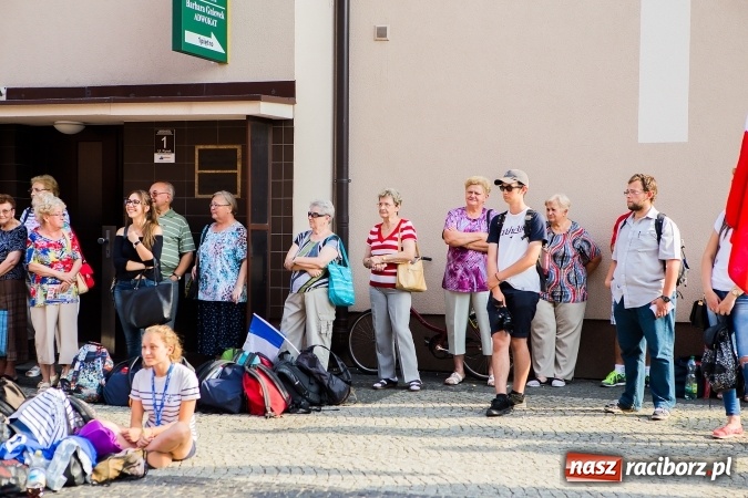 Zdjęcie w galerii na portalu naszraciborz.pl: ŚDM: Wiecz&oacute;r Kultury na placu Dominikańskim w Raciborzu wiadomości z regionu